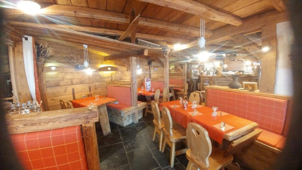 Restaurant d'altitude situé à la station Avoriaz 1800 dans le domaine des Portes du soleil, plats savoyards, cuisine traditionnelle, fromage